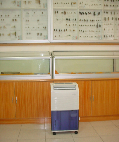生命科學(xué)院標(biāo)本室的除濕機(jī)