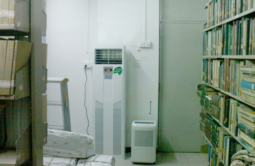 圖書館內(nèi)的除濕機(jī)及空氣凈化器