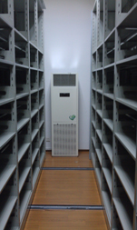 華東政法大學(xué)圖書館選購的除濕機(jī)外觀1